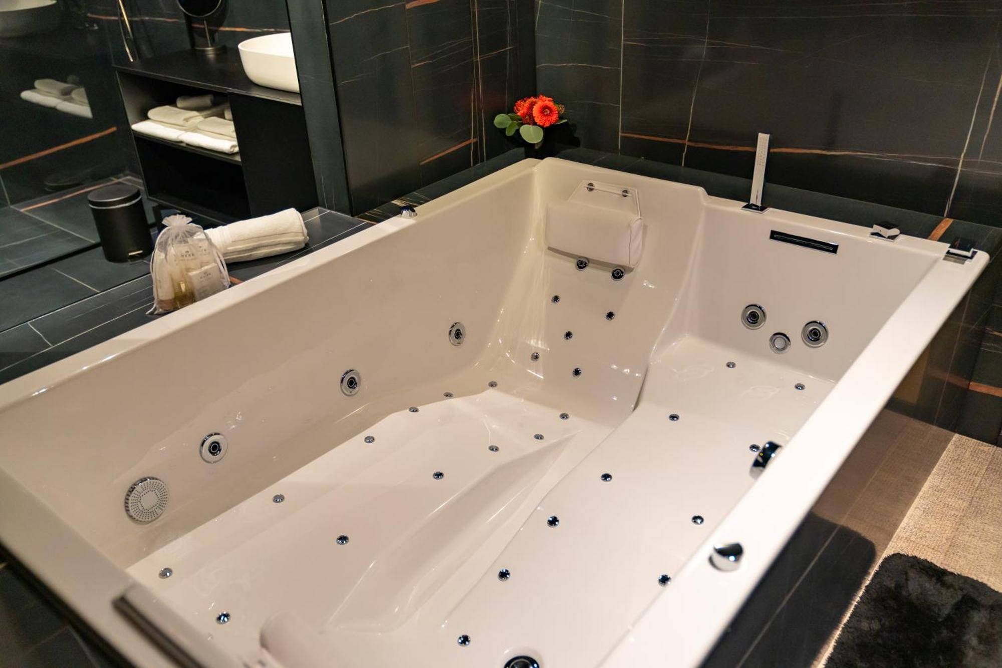 Aux Etangs - Hotel Battice Exteriör bild
